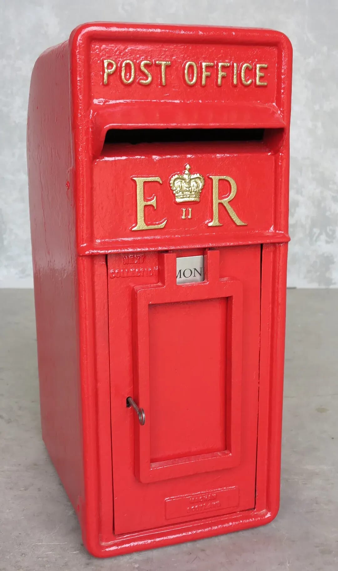 Original Cast Iron Post Office Pole Mounted ER II Post Box - 8173a