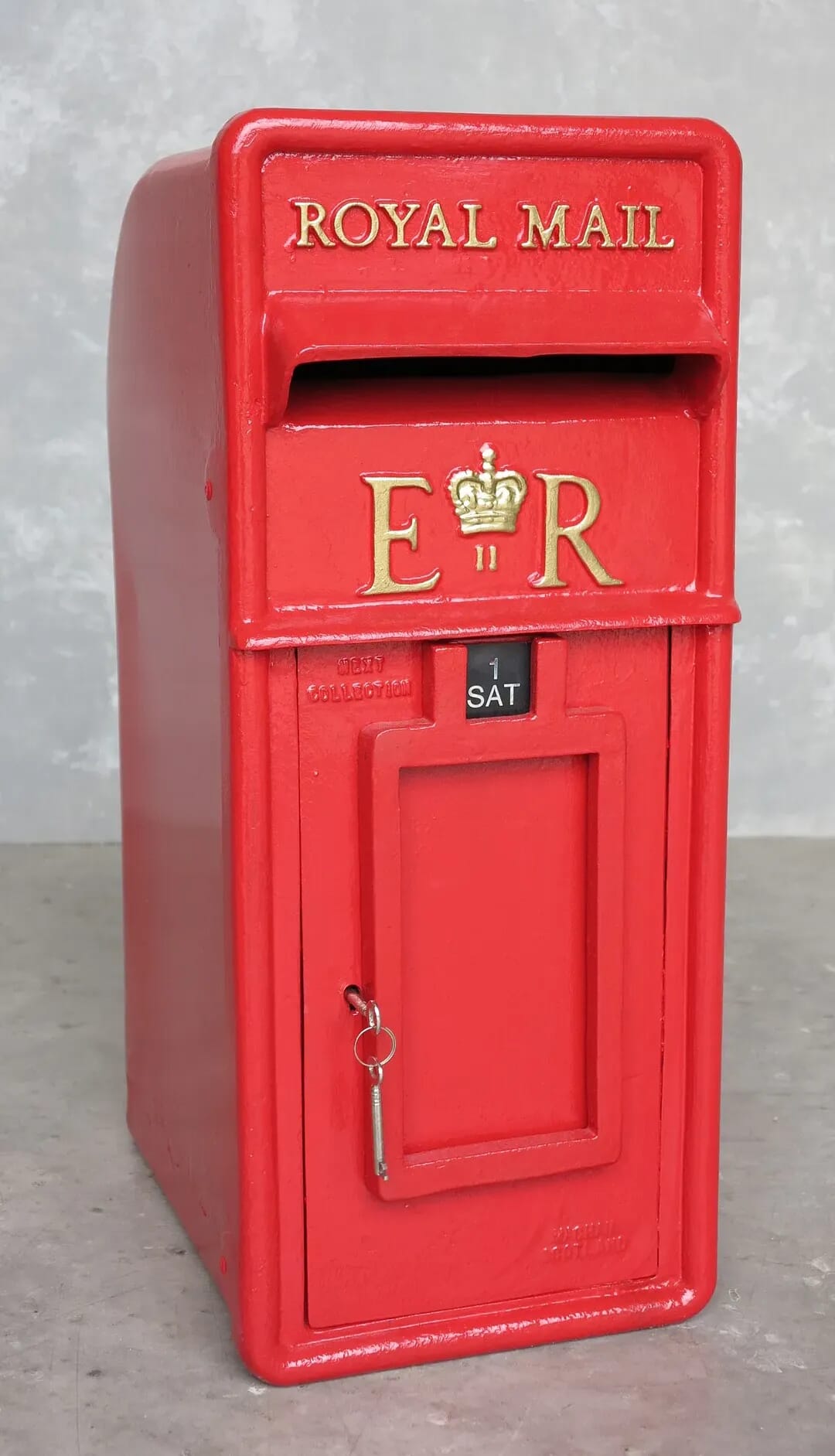 Old Cast Iron Post Office ERII Pole Mounted Letter Box - 8549