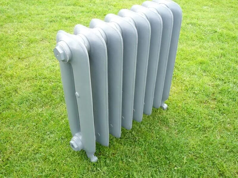 Cast Iron Duchess Radiator - 8 Sections Long - Duc590/8pf2