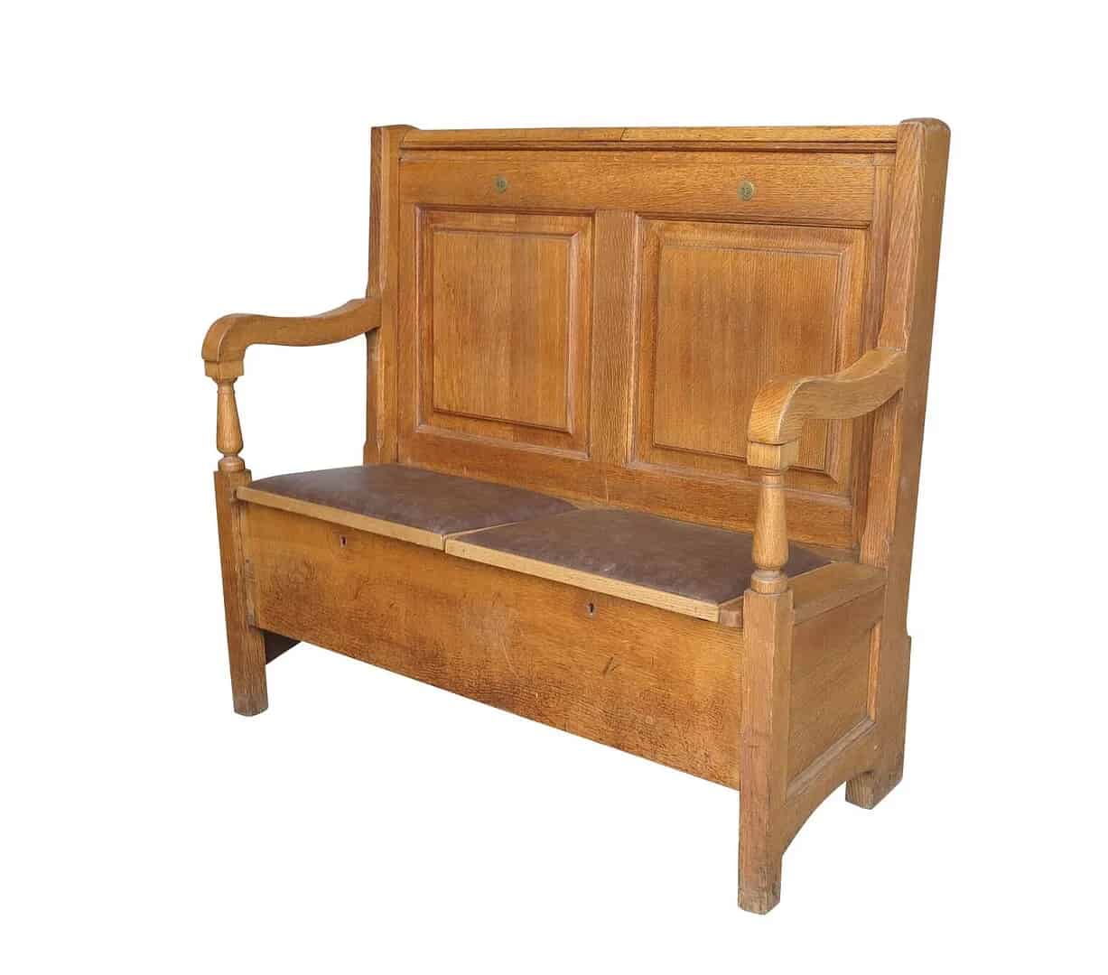 Traditional Oak Settle With Lift Up Seats