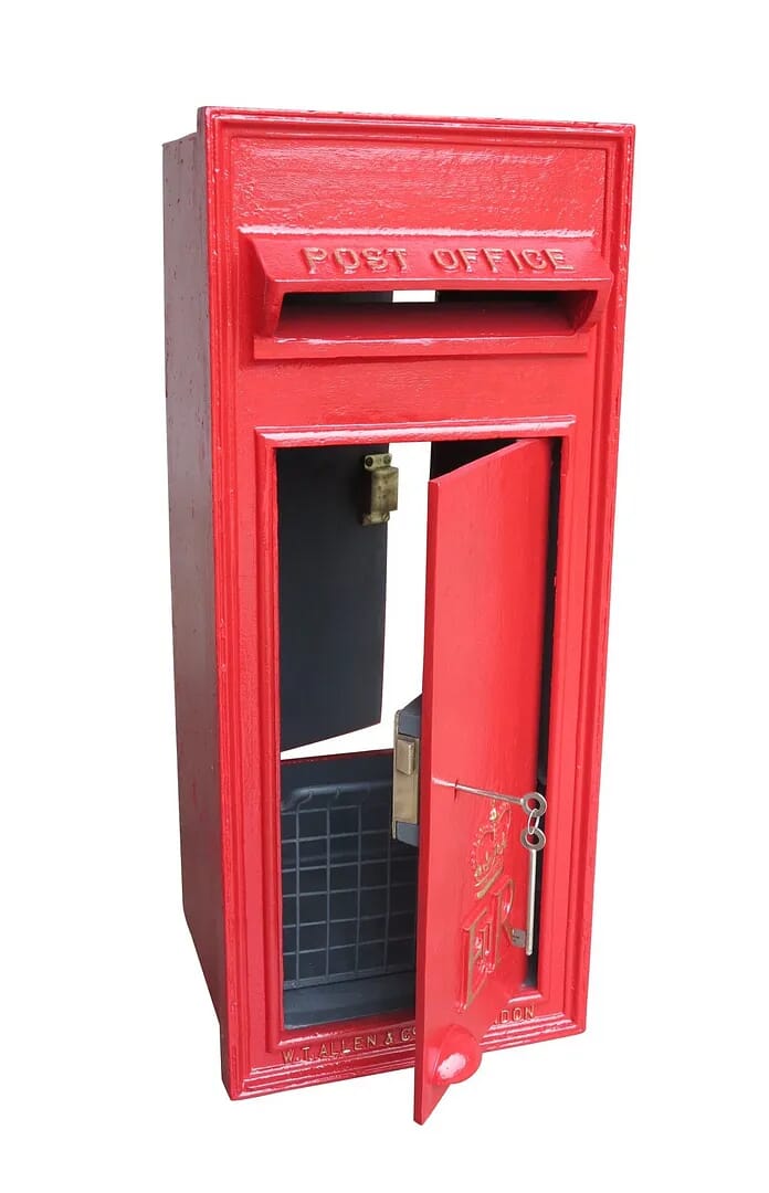 Cast Iron ER II Wall Mounted Post Office Post Box With Rear Door - 8439